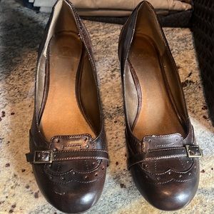 Super cute shoes 8 1/2 little baby heel